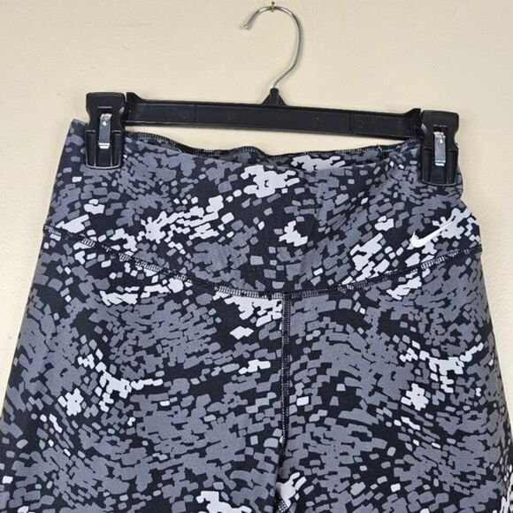 NIKE Legend Tight Fit Dri-FIT Training ¾ Leggings Run Running Yoga Small S - Picture 2 of 7